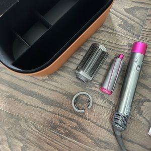 Dyson AirWrap- Base and attachments